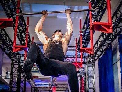 Flying Bar — przeszkoda Vikings Forge na zawodach